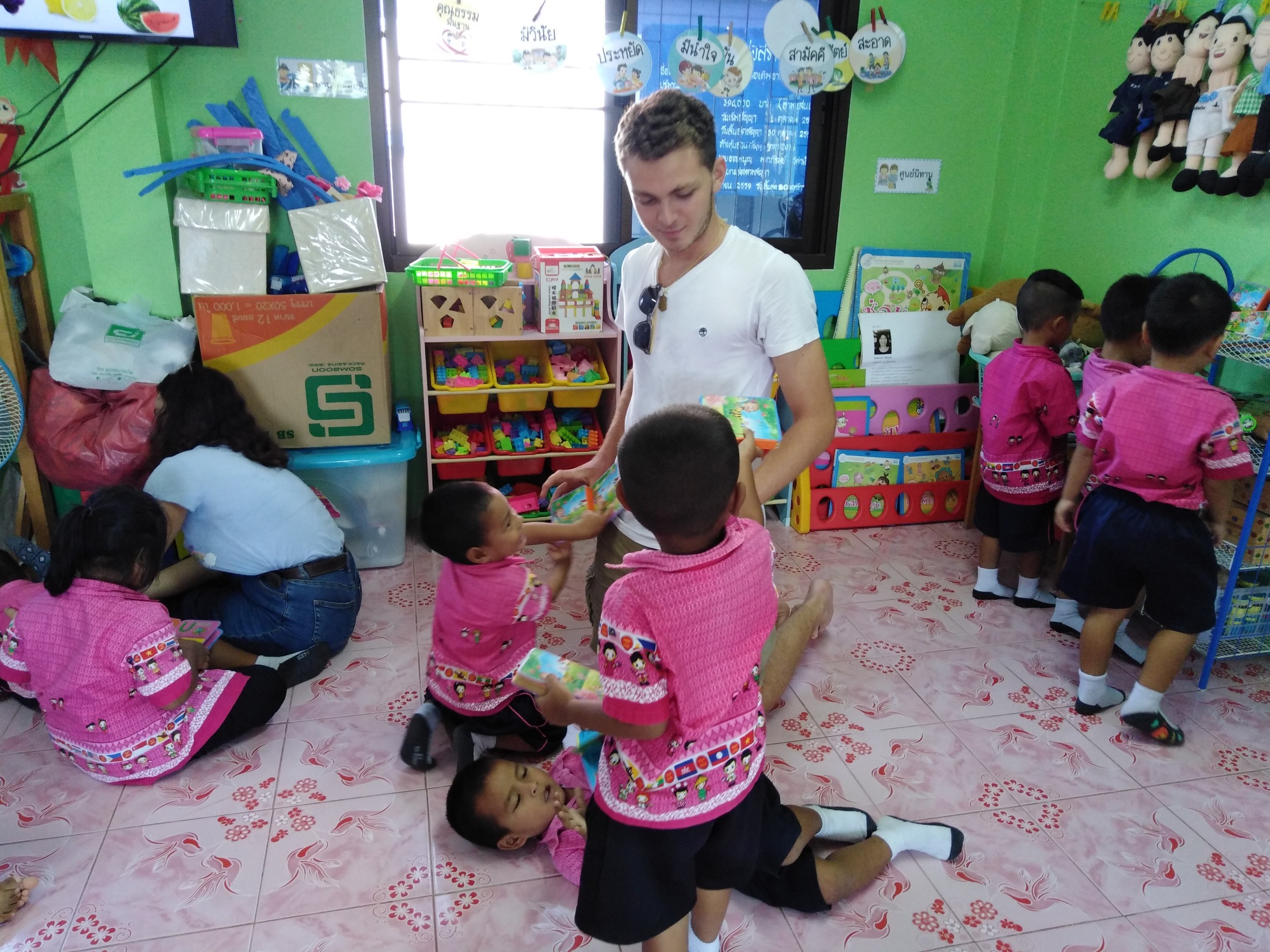 【タイ-ホアヒン】チャイルドケアプログラム業務内容画像